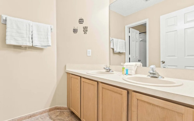 Jasmine Breeze Home for 12