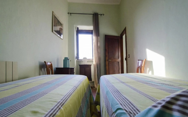 Casa Della Torre In Borgo Medievale