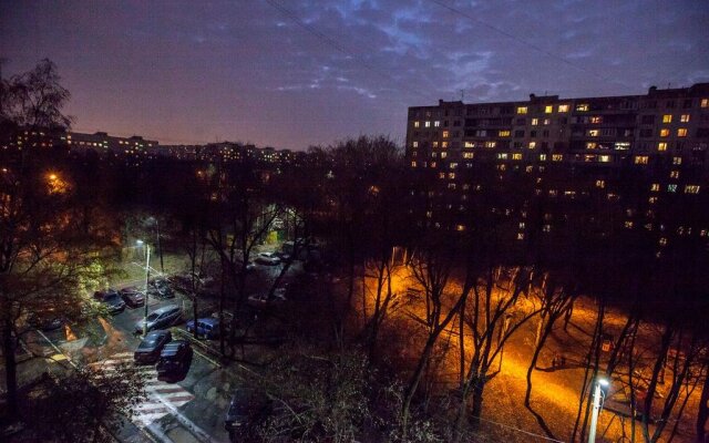 Domumetro na Akademika Yangelya