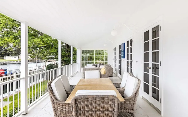 Oscars Waterfront Boutique