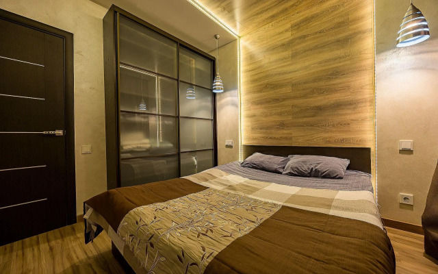 Top House (Топ Хаус) на площади Свободы