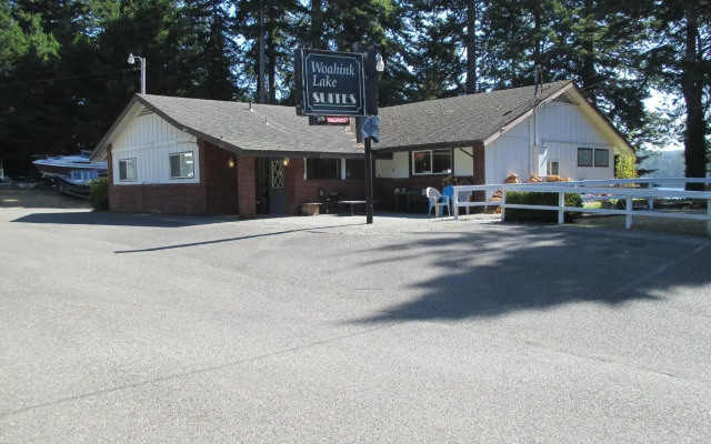 Woahink Lake Suites