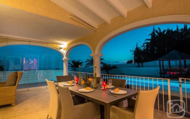 Abahana Villas Lou