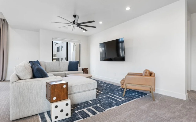 The Dugout 8 Bedroom Home