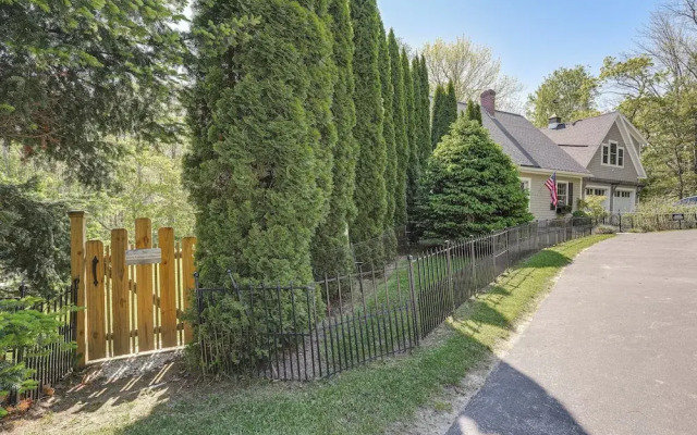 Oceanfront Studio w/ Private Dock in Harpswell!