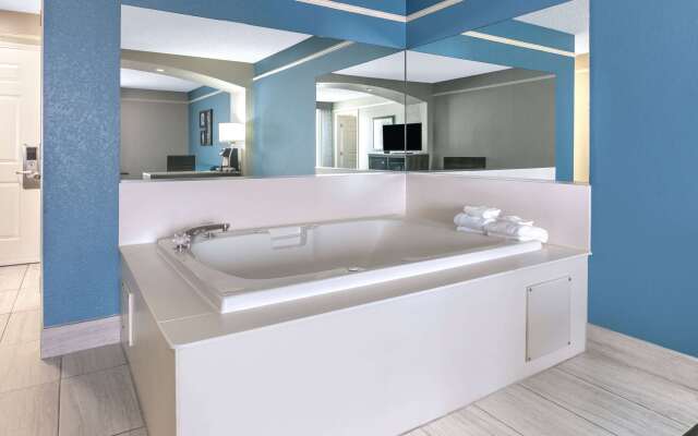 La Quinta Inn & Suites by Wyndham Weatherford