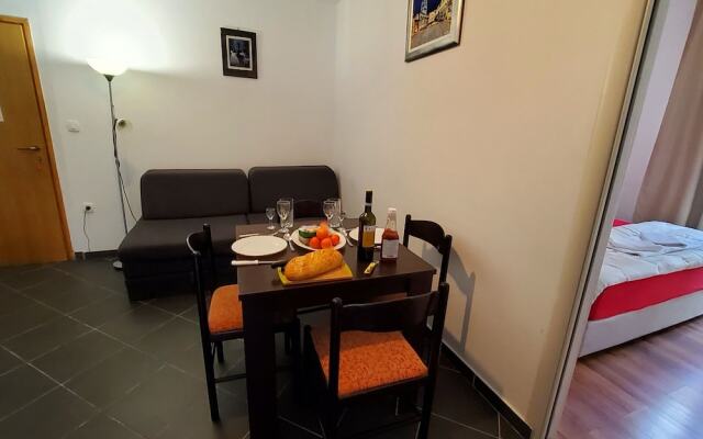 Apartment 4 Sleeps 4 Guests