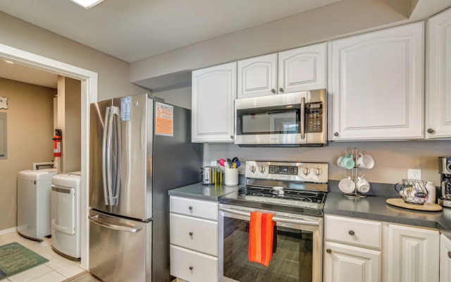 Lakefront Osage Beach Retreat: Dock Access!