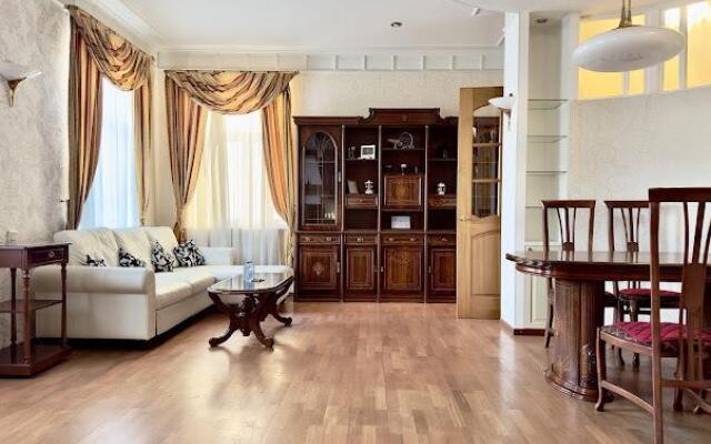 Апартаменты на 9-ой линии Васильевского острова 64/25