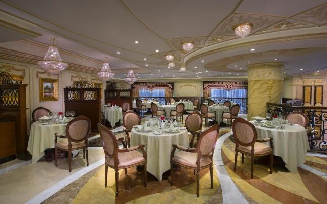 Royal Rose Abu Dhabi, Curio Collection by Hilton