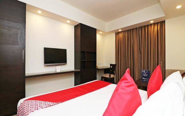 Capital O 2642 Golden Lakes Hotel
