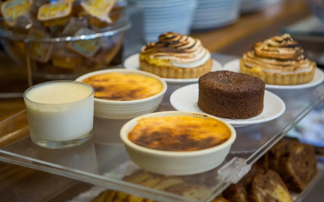 Ionian Plaza Hotel & Spa