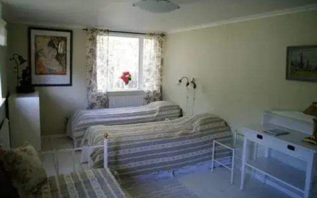 Olstorp Gård Bed & Breakfast