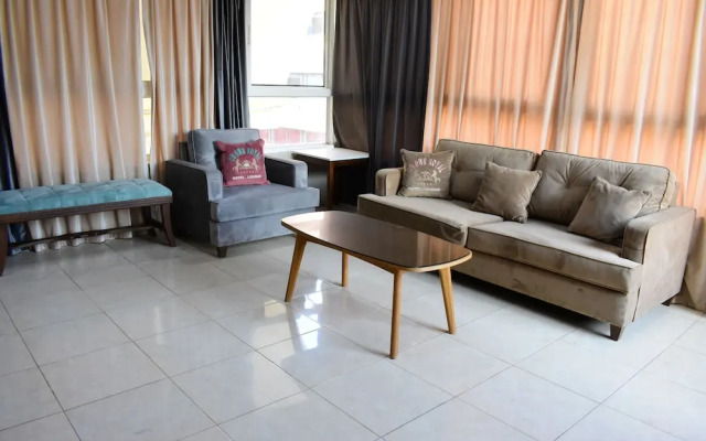 Crown Royal Hotel Tyr