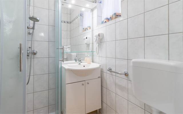Modern Apartment With Balcony, Garden View in Villa Vizula