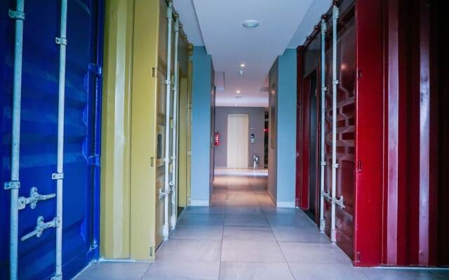 RedDoorz Plus near Simpang Lima