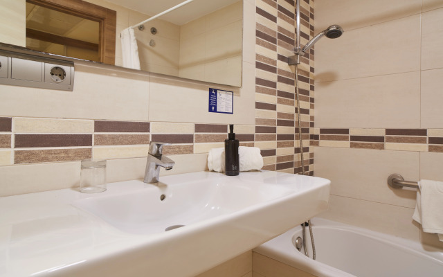 Invisa Hotel Club Cala Blanca
