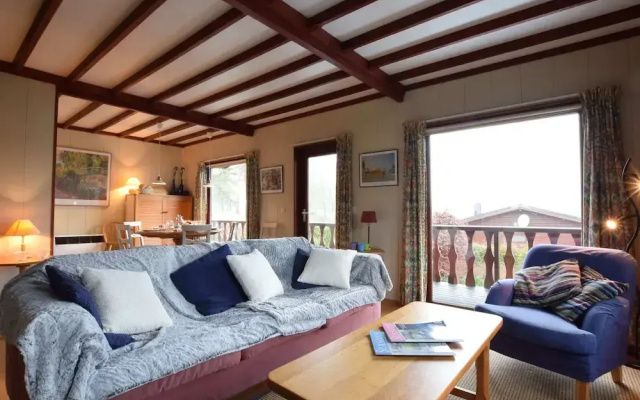 Comfortable Cottage Near Lake Cherapont