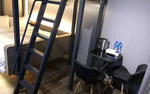 Kiwi Share Hotel - Zhongli Station Branch - Hostel