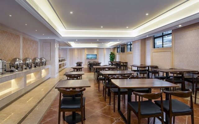 Vienna International Hotel (Dongguan Shilong Huixing Business Center)