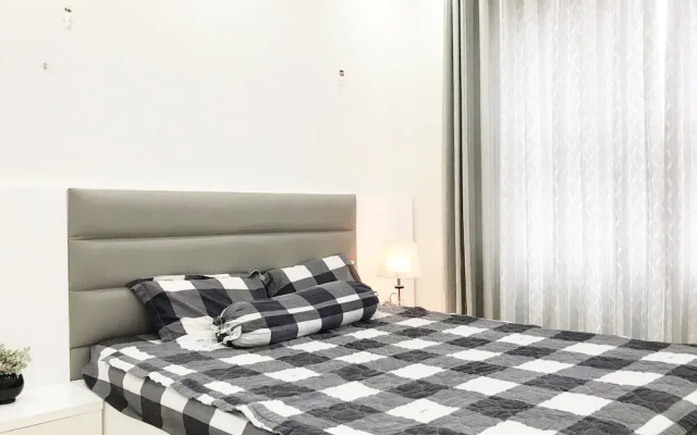 Sunrise City 2BR SW Pool 20th