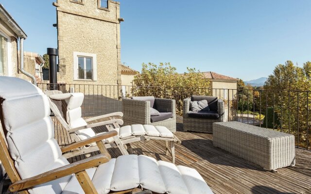 Spacious Castle In Jonquieres With Swimming Pool