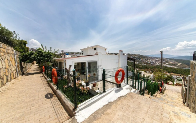 Sea View Cozy House With Private Beach in Bodrum