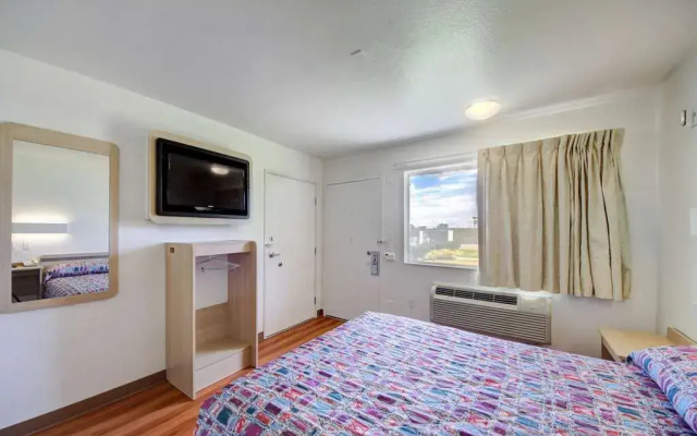 6 Tulsa West Motel