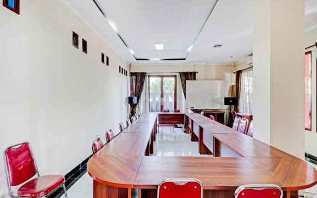 OYO 90475 Mirda Gratia Hotel