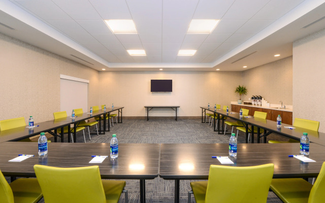 Holiday Inn Express & Suites Ruskin by IHG