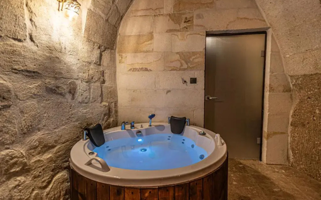 Zumrut Anka Cave Hotel