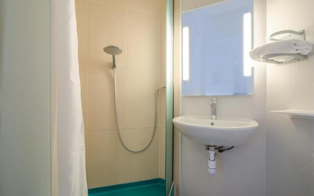 B&B Hotel Chartres Le Coudray