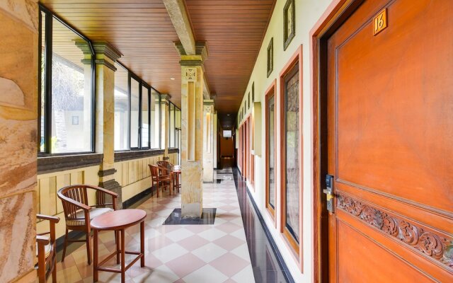 Super OYO Townhouse Oak Maxi Hotel Legian