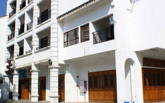 Zhenyangxia Scenic Area Theme Inn