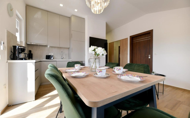 Modern holiday apartment "Libra" with swimming pool