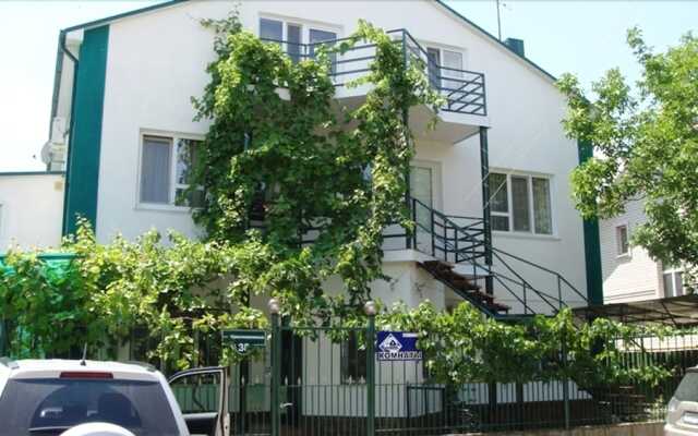 Na Krasnozelenykh 38 Guest House