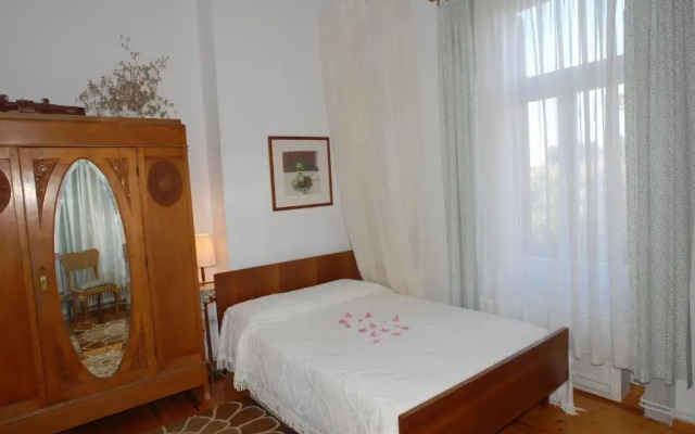 V. Molova, Molyvos, Lesvos