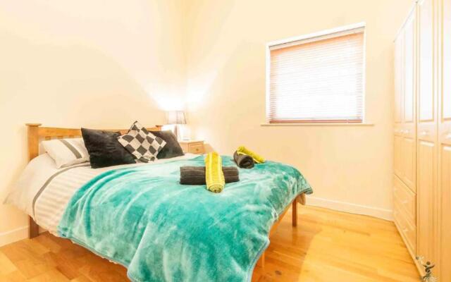 Smythen St, 2 bed apartment with balcony