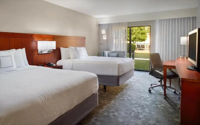 Courtyard by Marriott Fayetteville