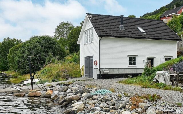 6 Person Holiday Home in Vestnes