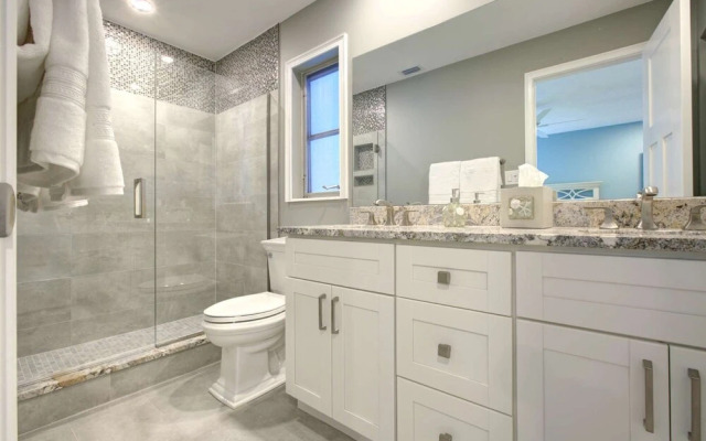 Moonmist Gorgeously Renovated Courtyard