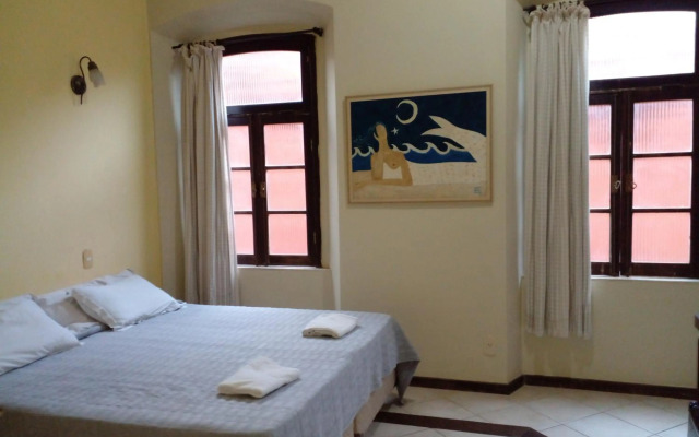 Solar do Carmo Suites & Apartments