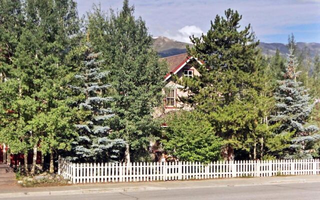 Mountain Ridge  2 Bedroom Townhouse by RedAwning