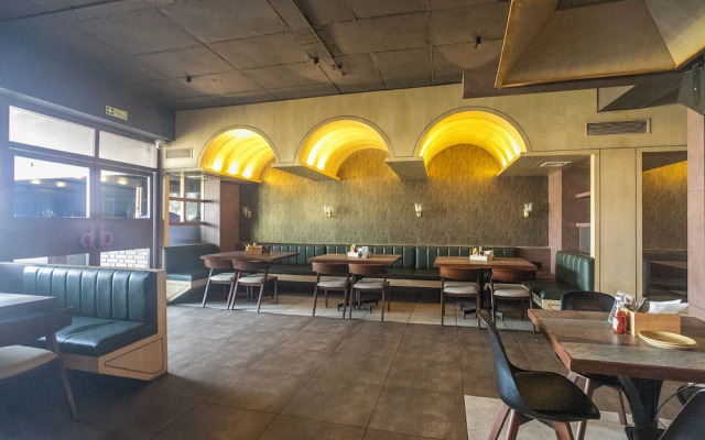 Capital O 35572 La Brook