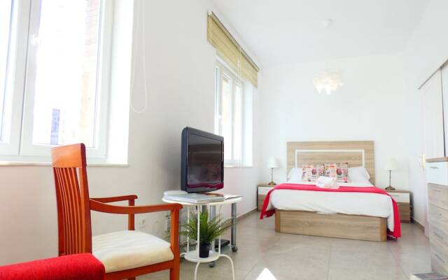 Uncibay Square Apartment