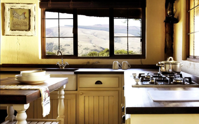 Caracal Lodge