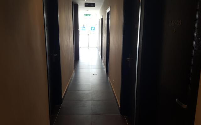 9 Square Hotel - Sri Kembangan