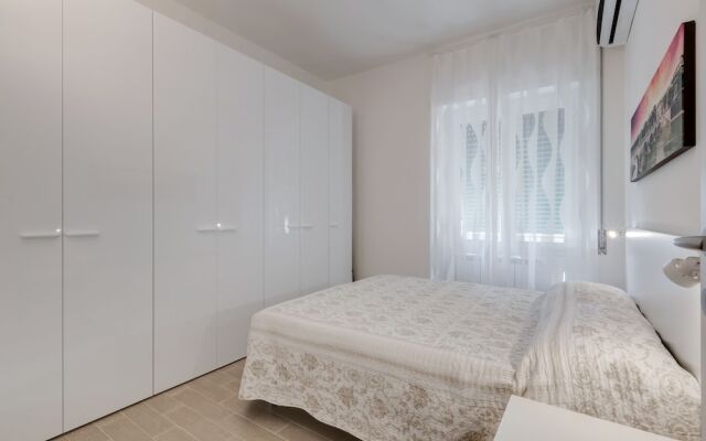 Trastevere White Apartment