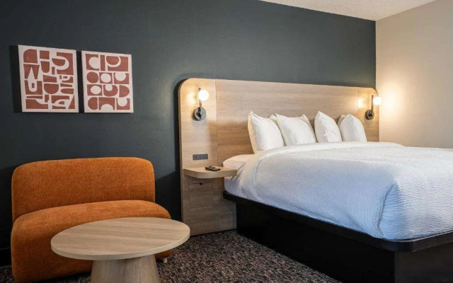 Days Inn & Suites Revelstoke