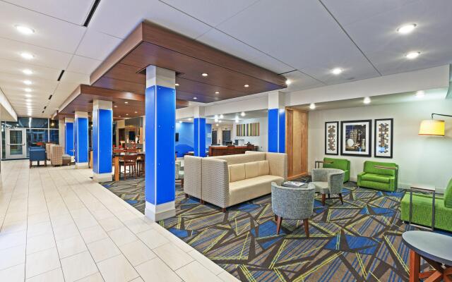 Holiday Inn Express & Suites Brenham South, an IHG Hotel